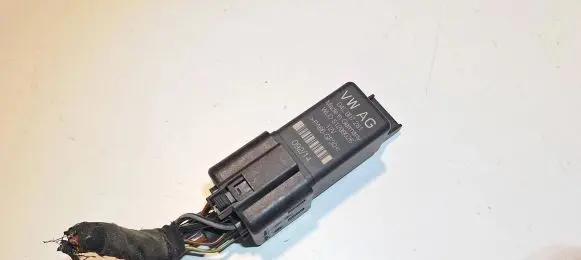 Volkswagen Tiguan Glow plug pre-heat relay 04L907281