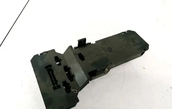 Volkswagen PASSAT B5 Tail light bulb cover holder 3B9945257