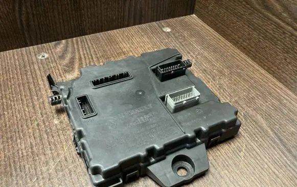 Renault Master III Central body control module 284B18927R 001994978