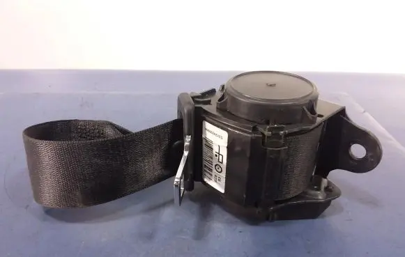 BMW M4 F82 F83 Front seatbelt 7243309