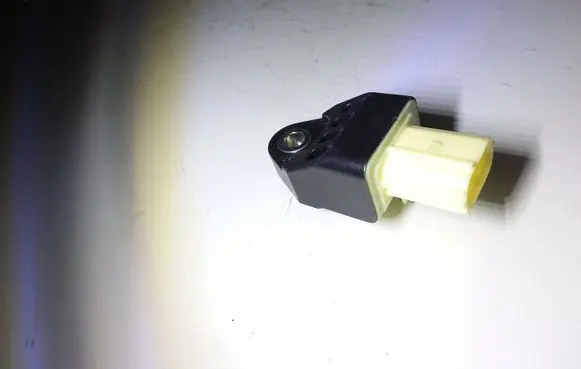 Toyota Auris E180 Airbag deployment crash/impact sensor 8983102160
