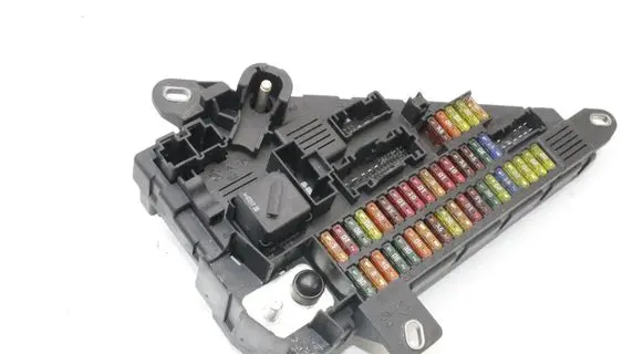 BMW 6 E63 E64 Fuse module 9138830
