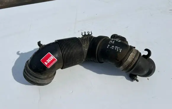 Volkswagen PASSAT B7 Air intake hose/pipe 3C0129654