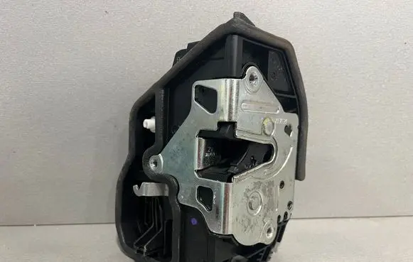 BMW 4 F32 F33 Front door lock 7229458
