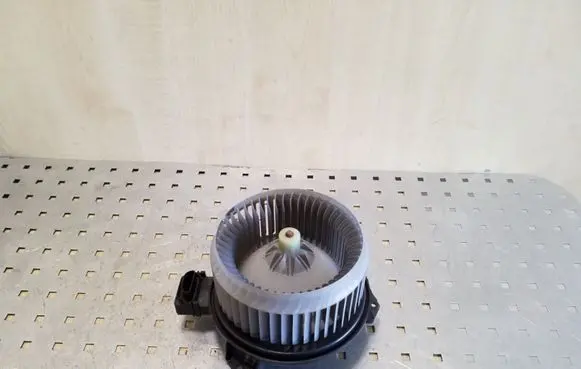 Toyota Auris 150 Heater fan/blower AV2727005141