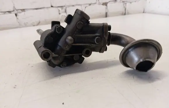 Volkswagen Golf III Oil pump 025115153A