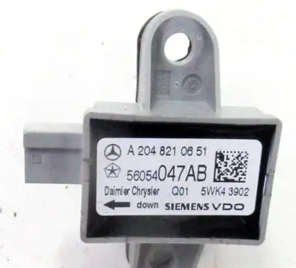Mercedes-Benz C W204 Airbag deployment crash/impact sensor A2048210651 56054047AB 5WK43902