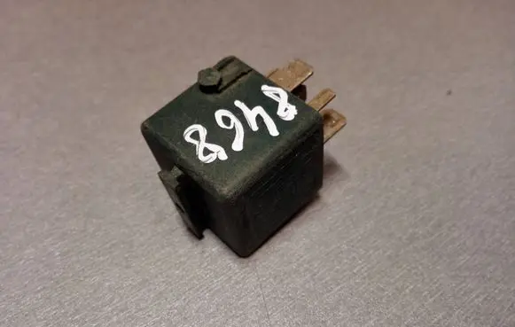 BMW 5 E39 Other relay 61368350566 V23134K52X166