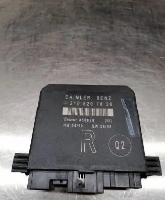 Mercedes-Benz E W210 Door control unit/module 2108207826