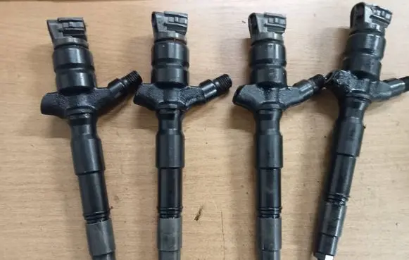Toyota Hilux (AN10, AN20, AN30) Fuel injectors set 367030450