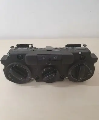 Volkswagen Golf V Climate control unit 743138