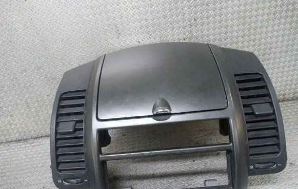 Nissan Note (E11) Dash center air vent grill CK00017000
