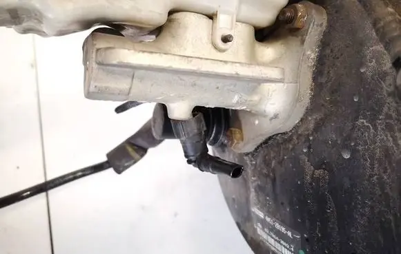 Master brake cylinder