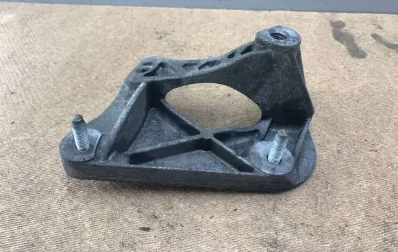 BMW 7 E65 E66 Engine mounting bracket 6758427 22116758427