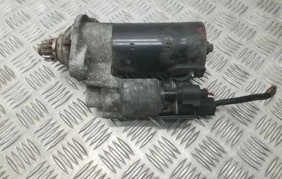 Volkswagen PASSAT B7 Starter motor
