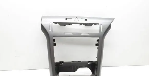 Opel Astra H Radio/GPS head unit trim 331985437