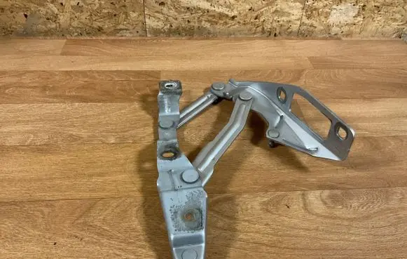 Audi TT Mk1 Engine bonnet/hood hinges 8N0823301