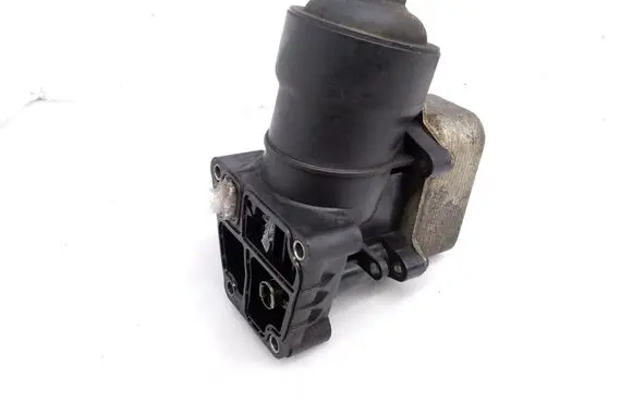 Volkswagen Amarok Oil filter mounting bracket 