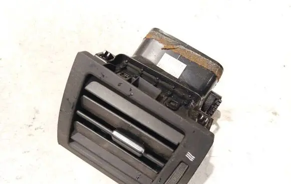 Toyota Avensis T270 Dash center air vent grill 5565005140