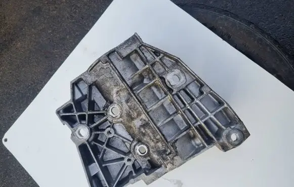 Land Rover Evoque I Engine mounting bracket 4714714