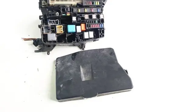 Toyota Auris 150 Fuse box set 8266202220 9374