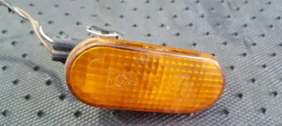 Front fender indicator light