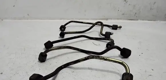 Fuel injector supply line/pipe
