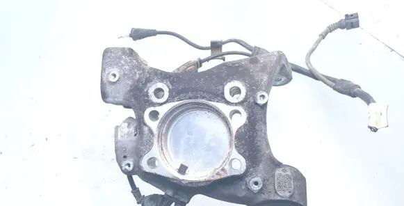 Rear wheel hub spindle/knuckle