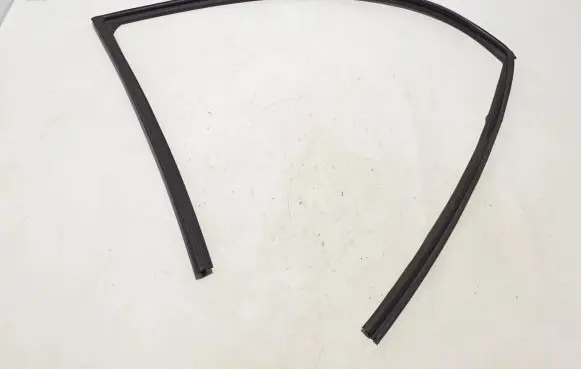 Nissan Pulsar Front door rubber seal 803303ZL0A