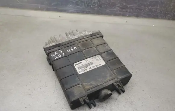 Volkswagen Golf III Engine control unit/module 037906258AQ 0261203729 0261203730