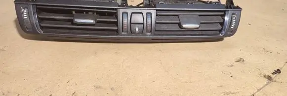 BMW X5M E70 Dash center air vent grill 9252648