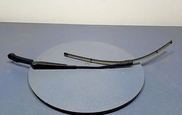 Front wiper blade arm