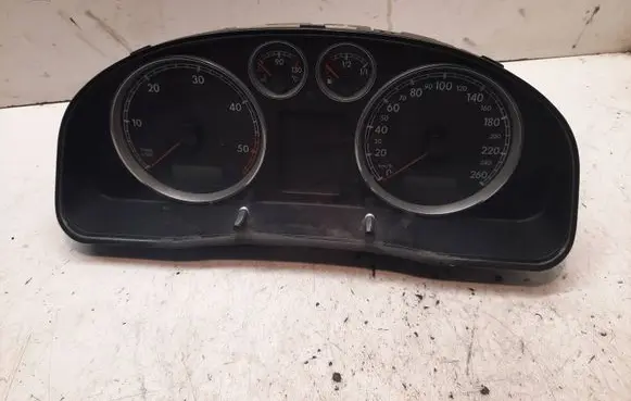 Volkswagen PASSAT B5.5 Speedometer (instrument cluster) 3B0920807A VWZ7Z0A4466985