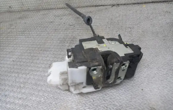 KIA Ceed Front door lock 51T07