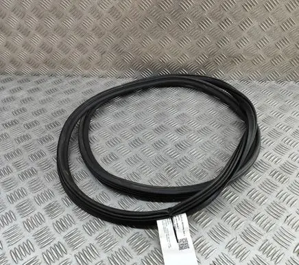 Porsche Macan (95B) Rubber seal rear door 95B833721C