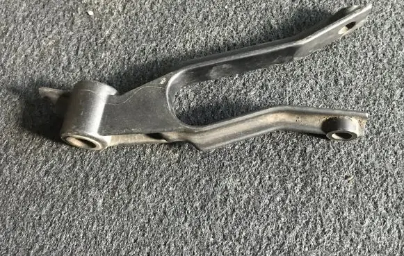 Opel Zafira B Radiator mount bracket 13162131