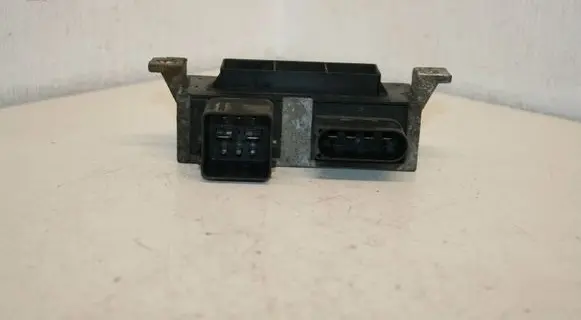 Nissan Note (E12) Glow plug pre-heat relay 8200558438A RCS812