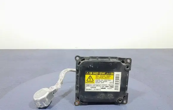 Toyota Avensis T270 Voltage converter/converter module 8596751051