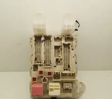 Toyota RAV 4 (XA30) Power management control unit 8273042020