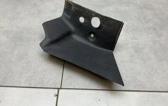 Rear/tail light trim molding