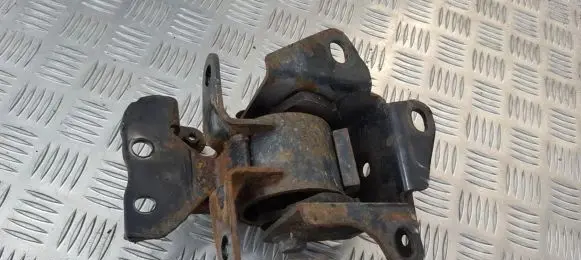 Mazda 323 F Engine mount bracket