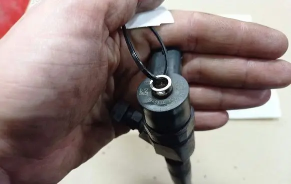 Opel Zafira B Fuel injector 0445110243
