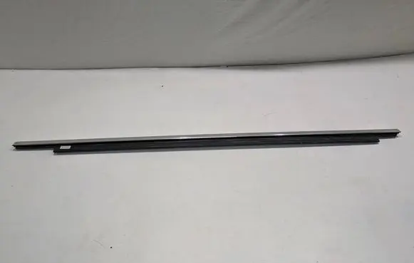BMW 6 G32 Gran Turismo Rear door glass trim molding 7392369 7392369-07 739236907