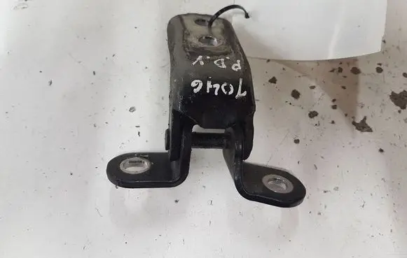 Toyota Avensis T270 Front door upper hinge