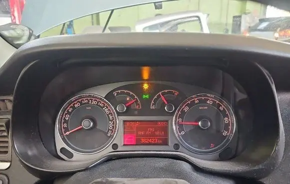 Speedometer (instrument cluster)