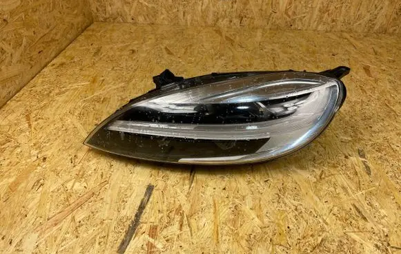 Volvo V40 Headlight/headlamp 31677020
