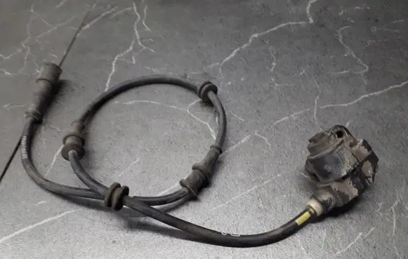 Opel Vectra B ABS brake wheel speed sensor 90464775