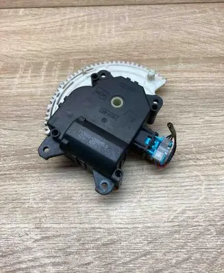 Toyota Yaris Air flap motor/actuator 1138002800