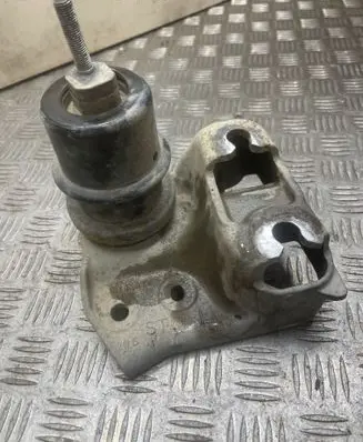 Engine mount bracket
