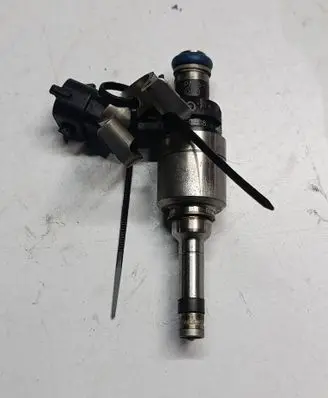 KIA Ceed Fuel injector 353102B110 B1129209 0261500100